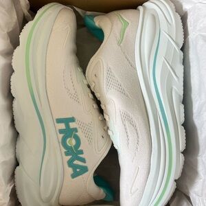Women’s Hoka Clifton 10 (size 9)
